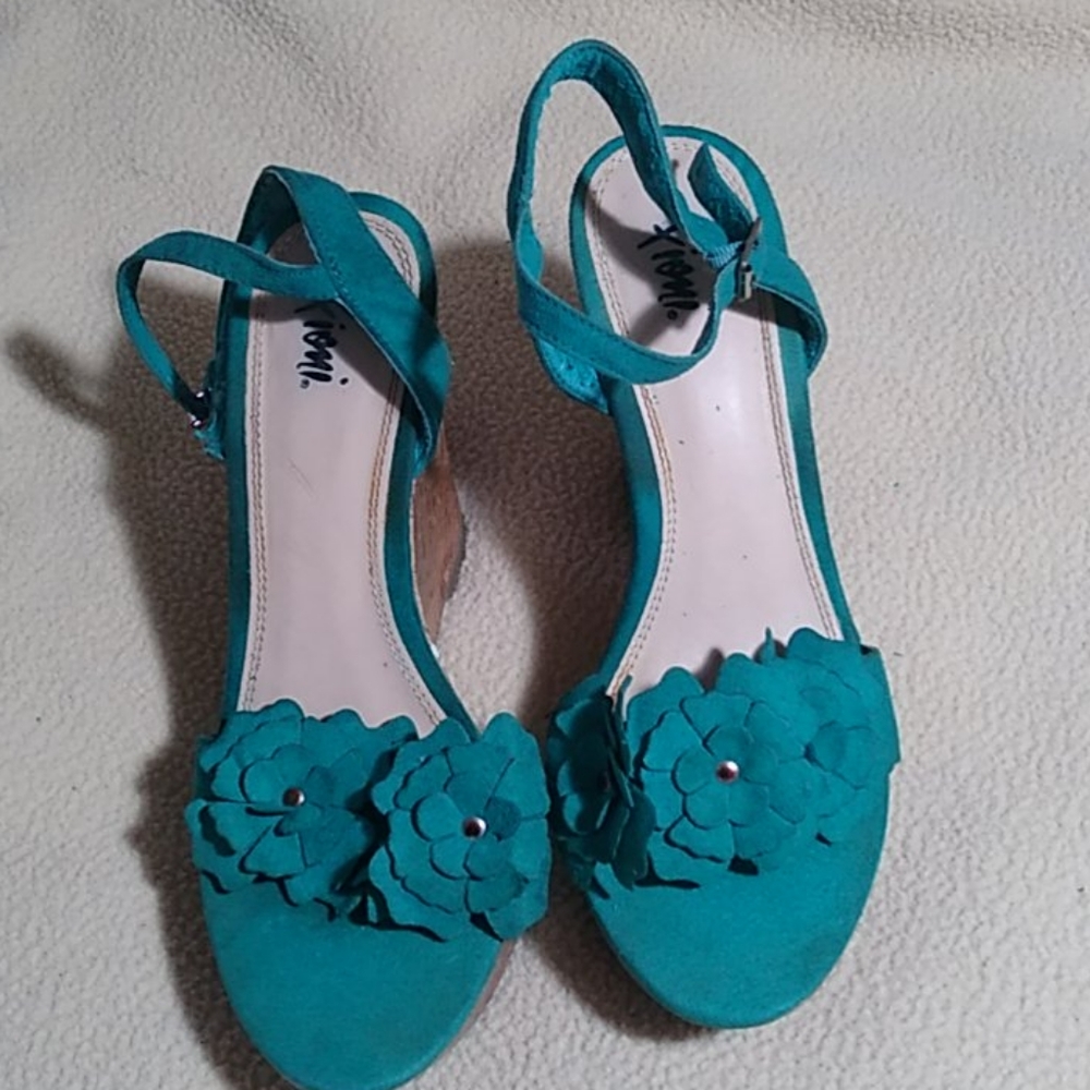 Wedge heels